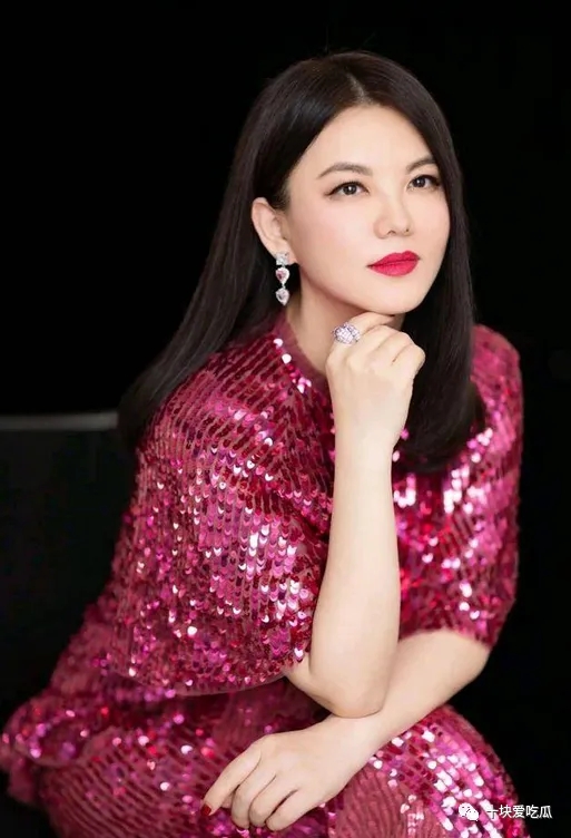 中国“丑女模特”吕燕报复,嫁入法国贵族,生下混血儿子闫妍,惊天地泣鬼神
