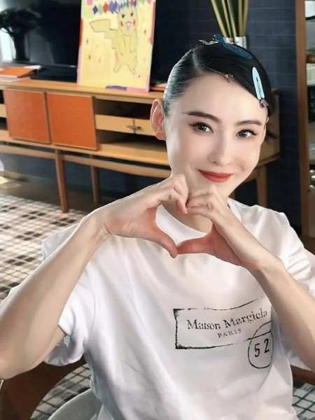 香港知名男星妻子求肝续命,细菌感染导致神志不清,求生意识变弱