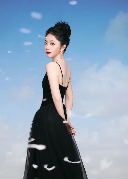 从影视诚意到生活本心：何赛飞劝粉丝追爱，比追星更重要的是追自己