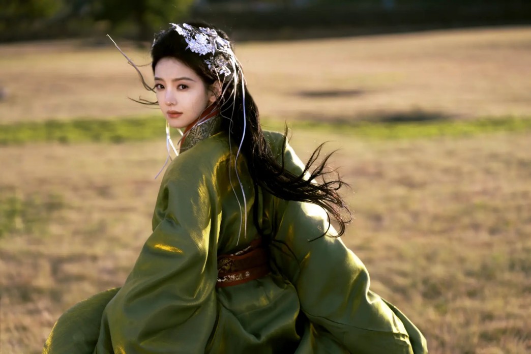 这部全员搞事业的职场剧，让社畜狠狠共情了