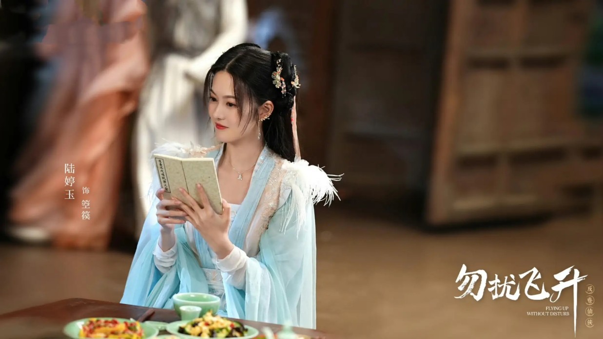 香港知名功夫导演罕见出镜，父亲是黄飞鸿徒孙，82岁仍拳拳有力