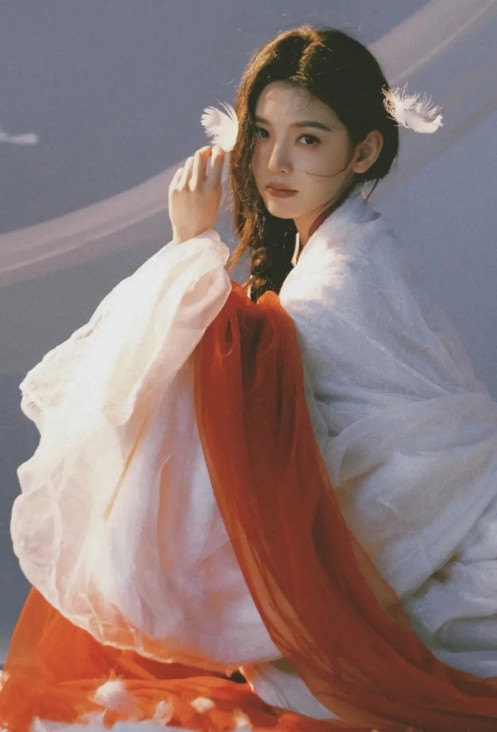 曾是张子枫夏梦室友，恋综霸凌女嘉宾，强绑00花的王梓莼啥来头