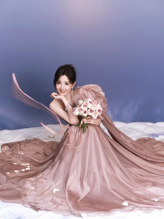 她一婚嫁给商人，二婚嫁给医生，如今51岁没生孩子却很幸福