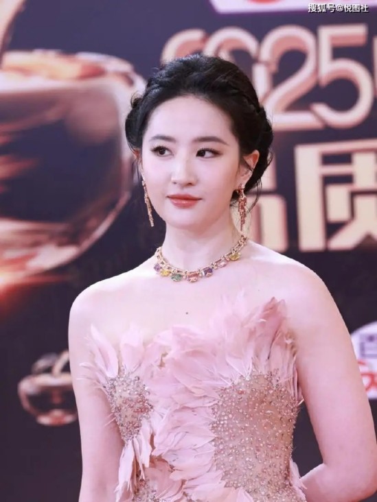 刘美含发文吐槽约会糟心事：男生在车上一直循环听自己的歌