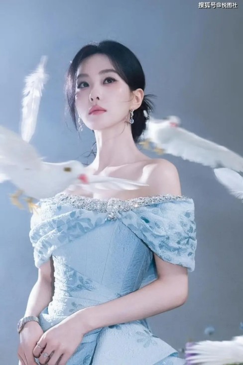 重庆女孩呆呆爆火记：千人赴宴的乡村狂欢，百万流量下的真心与烦恼