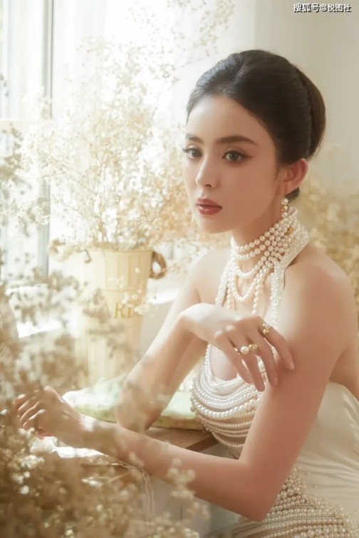 林心如50岁生日派对氛围感拉满：霍建华献唱撒糖，闺蜜团贴脸庆生