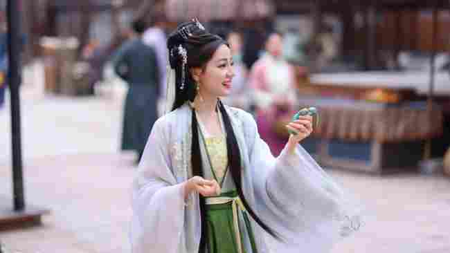 全伊朗最心酸的“千万富翁”：揣着刚印出来的巨款，只够买走两斤牛肉